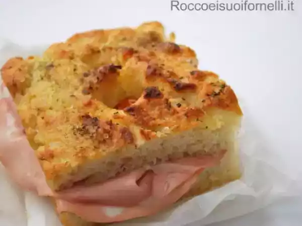 Ricetta Focaccia barese con mortadella