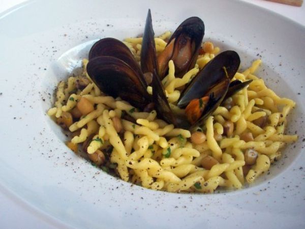 Ricetta Trofie cozze e cicerchie