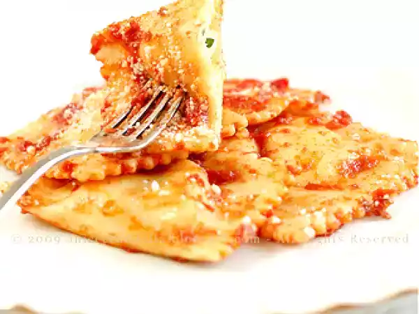 Ricetta Ravioli lucani al ragù di salsiccia