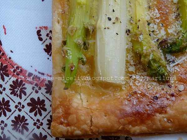 Asparagi al parmigiano su sfoglia croccante alla senape