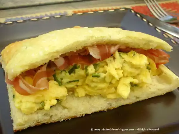 Ricetta Focaccia con uova, bruscandoli e pancetta coppata