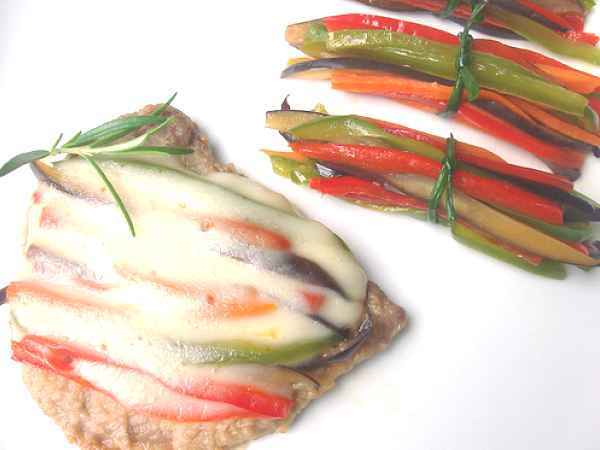 Scaloppine alle verdure e mazzetti di verdure colorate