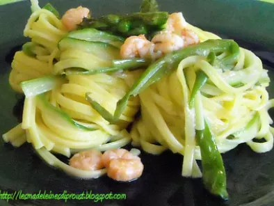 Ricetta Tagliolini con julienne di asparagi e gamberetti norvegesi in salamoia.