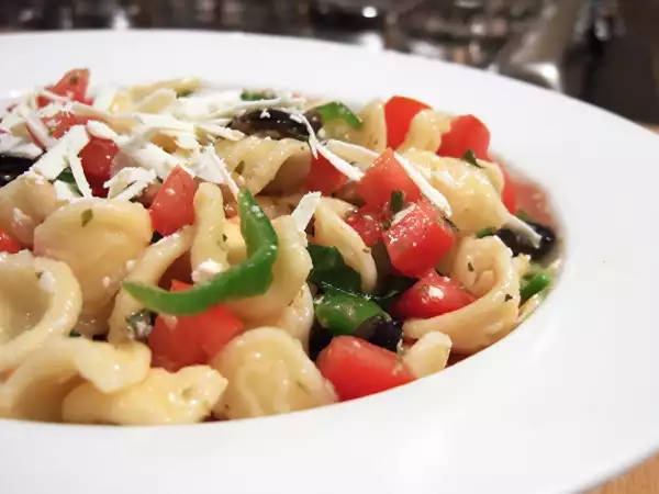Ricetta Orecchiette alla crudaiola: sapori freschi e mediterranei