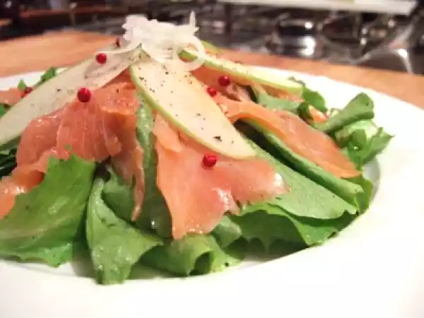 Ricetta Salmone, granny smith e pepe rosa