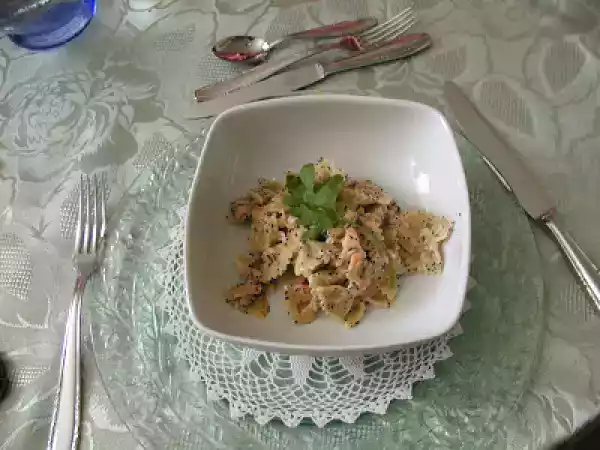 Ricetta Farfalle integrali con salmone e semi di papavero