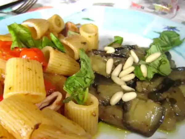Ricetta Paccheri con calamari e melanzane trifolate
