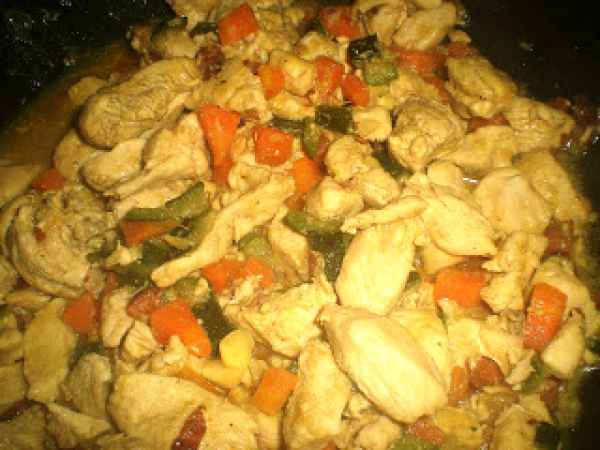 Ricetta Pollo saltato nel wok con verdure e mandorle