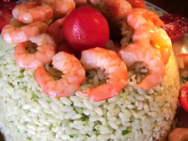 Ricetta Anello di riso in verde con code di gambero.