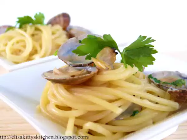 Ricetta Spaghetti colatura di alici di cetara e vongole