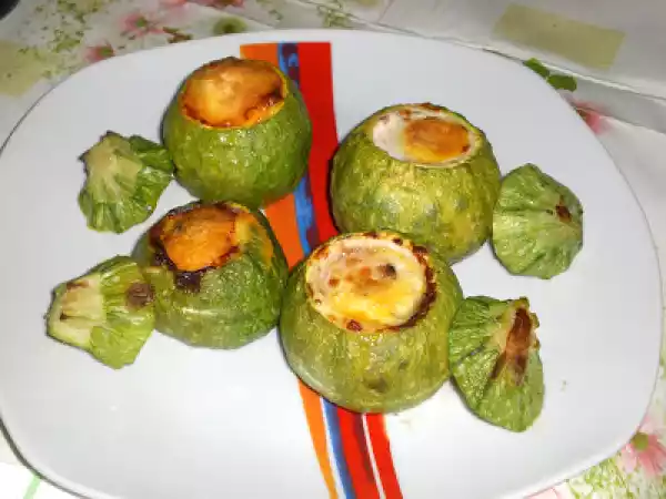 Ricetta Zucchine tonde con robiola, prosciutto cotto e uova