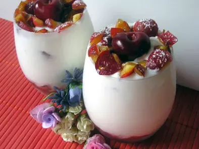 Ricetta Mousse di yogurt e ciliegie