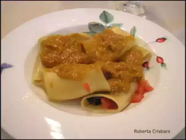 Ricetta Cannelloni ripieni con salsa ai peperoni