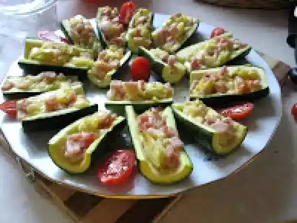 Ricetta Barchette di zucchine con emmental e prosciutto cotto