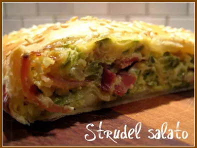 Ricetta Strudel salato con zucchine, speck e asiago