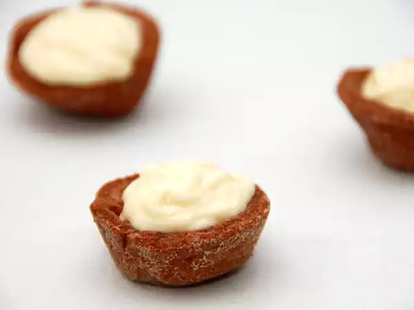 Ricetta Cestini di frolla al cacao con crema al cioccolato bianco e al cocco