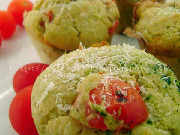 Muffins al pesto, ricotta e pomodorini