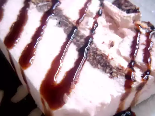 Ricetta Mattonella yogurt di fragola e cioccolato