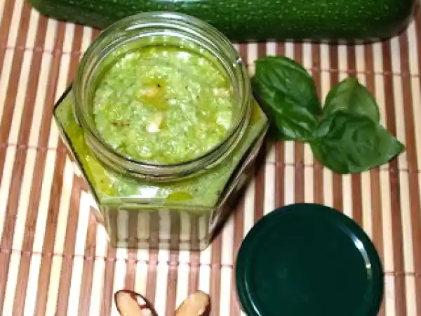 Ricetta Pesto di zucchine e noci del brasile