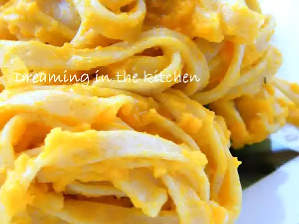 Ricetta Fettucine integrali con sugo di carote