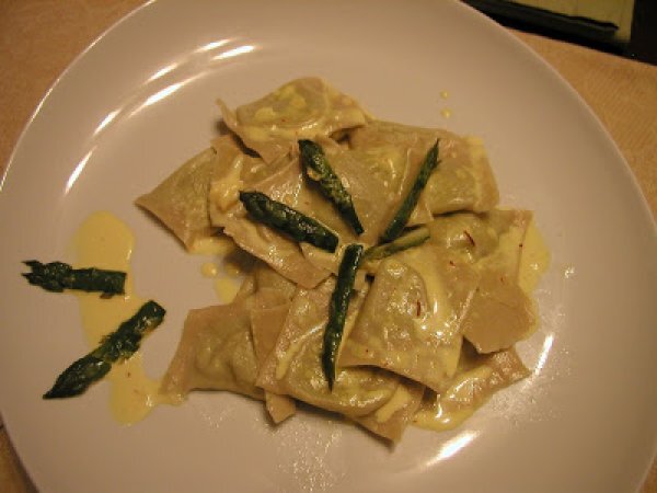 Ricetta Ravioli di asparagi salsati allo zafferano