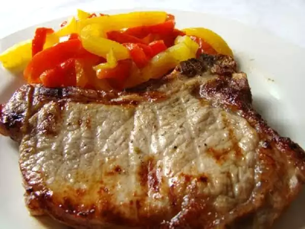 Ricetta Braciole di maiale alla griglia con peperoni croccanti