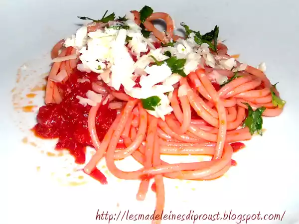 Ricetta Spaghetti con rapa rossa e formaggio di fossa