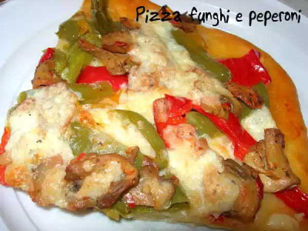 Ricetta Pizza con funghi trifolati e peperoni