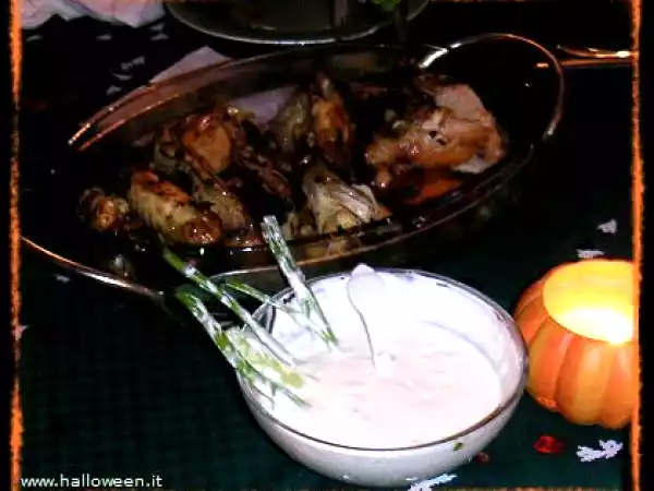 Ricetta Ali di pipistrello e salsa paludosa - ricetta halloween