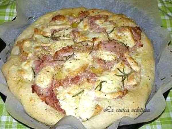 Ricetta Pizza provola, prosciutto e rosmarino