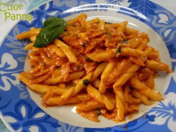 Ricetta Strozzapreti al salmone...