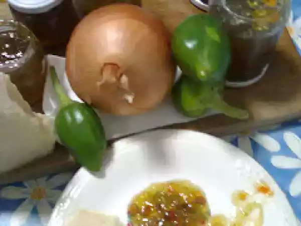 Ricetta Mostarda di peperoni e cipolla piccante