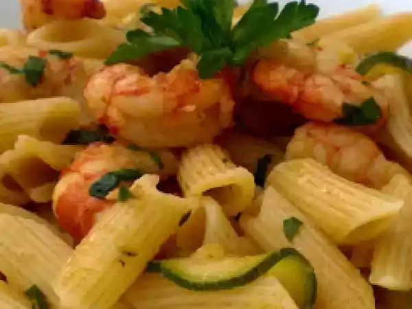 Ricetta Mezze penne con gamberi e zucchine