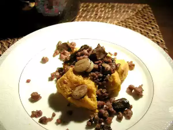 Ricetta Sformato di zucca e castagne con funghi porcini e salamella
