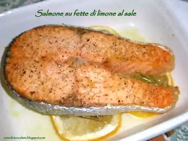 Ricetta Salmone al forno su fette di limone al sale