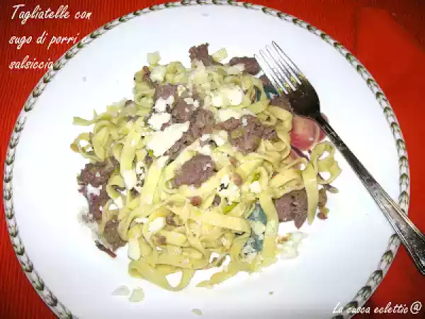 Ricetta Tagliatelle con ragù di porri e salsiccia