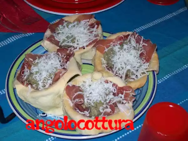 Ricetta Cestini di crudo con crema di carciofi e scaglie di parmigiano