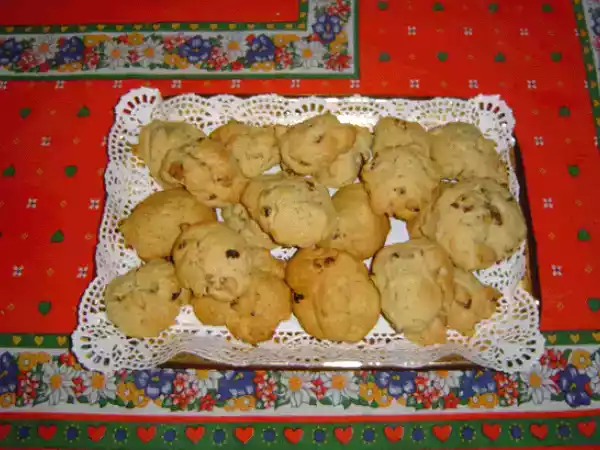 Ricetta I biscotti dell'avvento 4: biscotti morbidi con uvetta e noci dell'amazzonia