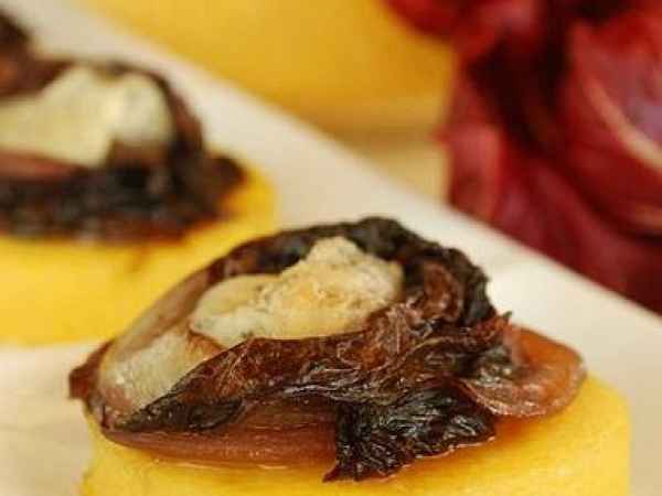 Ricetta Crostini di polenta con radicchio e gorgonzola