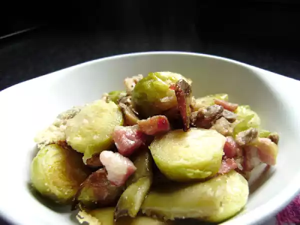 Ricetta Insalata calda con cavoletti di bruxelles, funghi e taccole gratinata al forno