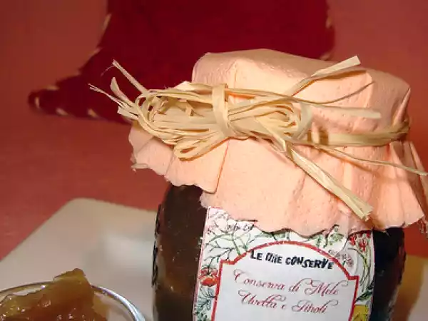 Ricetta Composta di mele, uvetta, pinoli e cannella