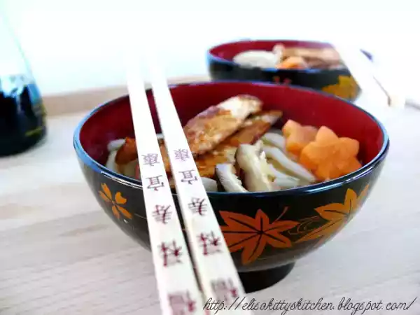 Ricetta Udon soup con pollo e funghi shiitake