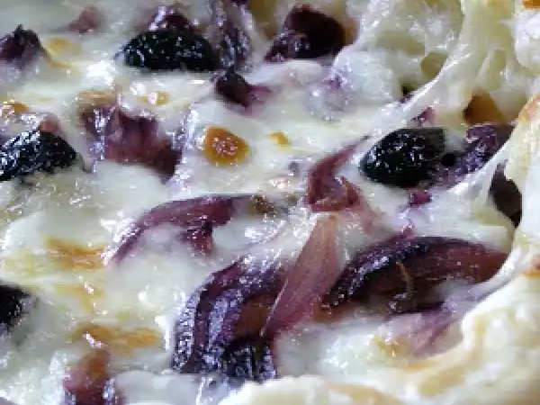 Ricetta Torta salata di cipolle rosse e taleggio