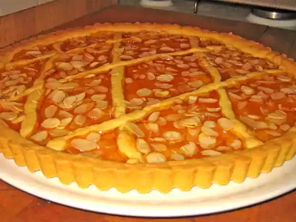 Ricetta Crostata con gelatina di pesche e mandorle in scaglie