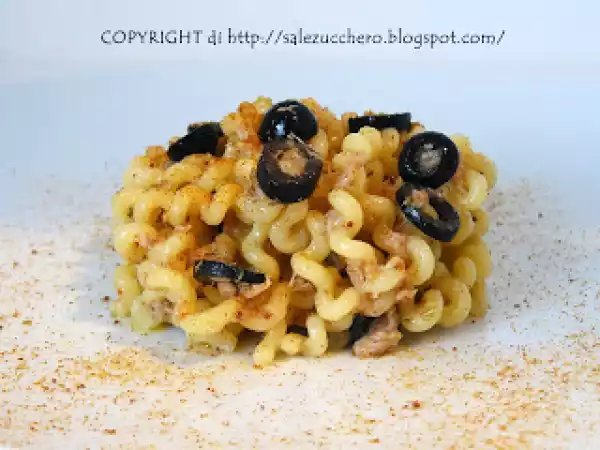 Ricetta Fusilli lunghi campani. tonno, olive, bottarga
