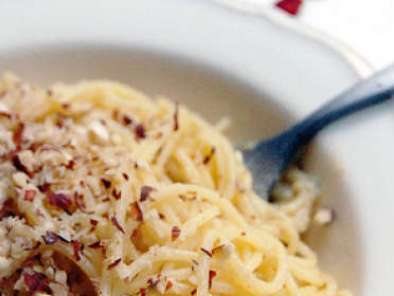 Ricetta Spaghetti con gorgonzola piccante e nocciole tostate