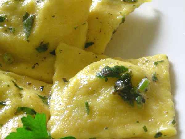 Ricetta Ravioli con ricotta, patate ed erbe aromatiche