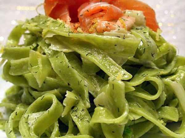 Ricetta Tagliatelle verdi con salmone e aneto