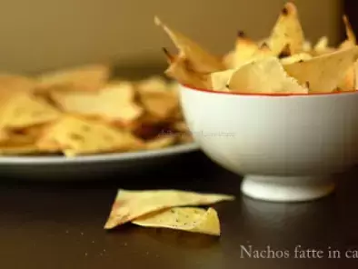 Ricetta Nachos con formaggio e fagiolata: la tavola si fa messicana!