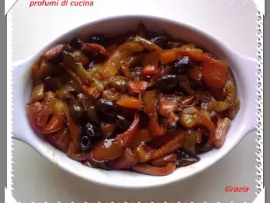 Ricetta Peperoni con olive nere, capperi e acciughe